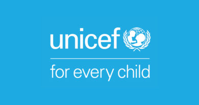 UNICEF ForEveryChild White Vertical RGB ENG e-wall