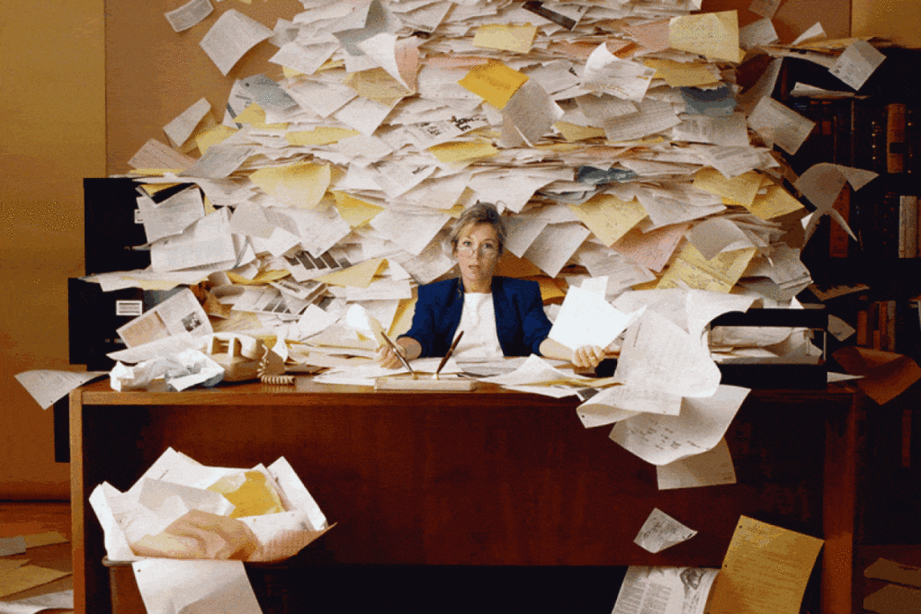 «Δράσεις παντού»: Οι εκπαιδευτικοί πνίγονται στη γραφειοκρατία / Το Υπουργείο Παιδείας ψηφιοποίησε τη γραφειοκρατία, δεν τη μείωσε 19 ΓΡΑΦΕΙΟΚΡΑΤΙΑ E-wall