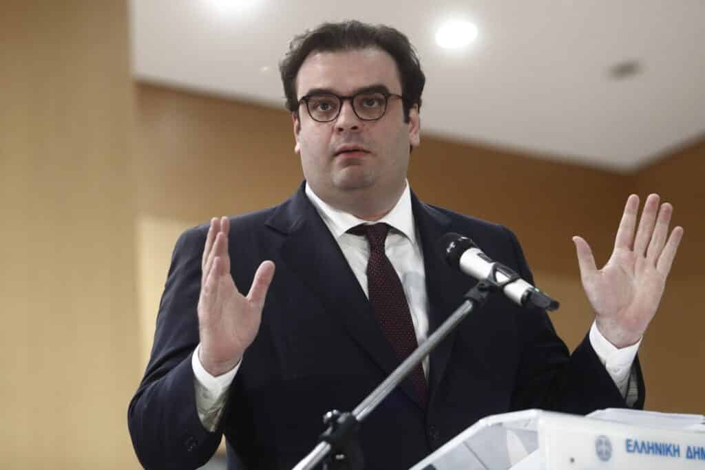 KYRIAKOS PIERRAKAKIS E-wall