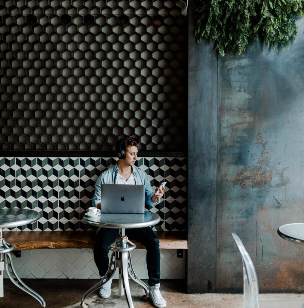 austin distel DS1hZ4xzD7M unsplash scaled e1700074591728 E-wall