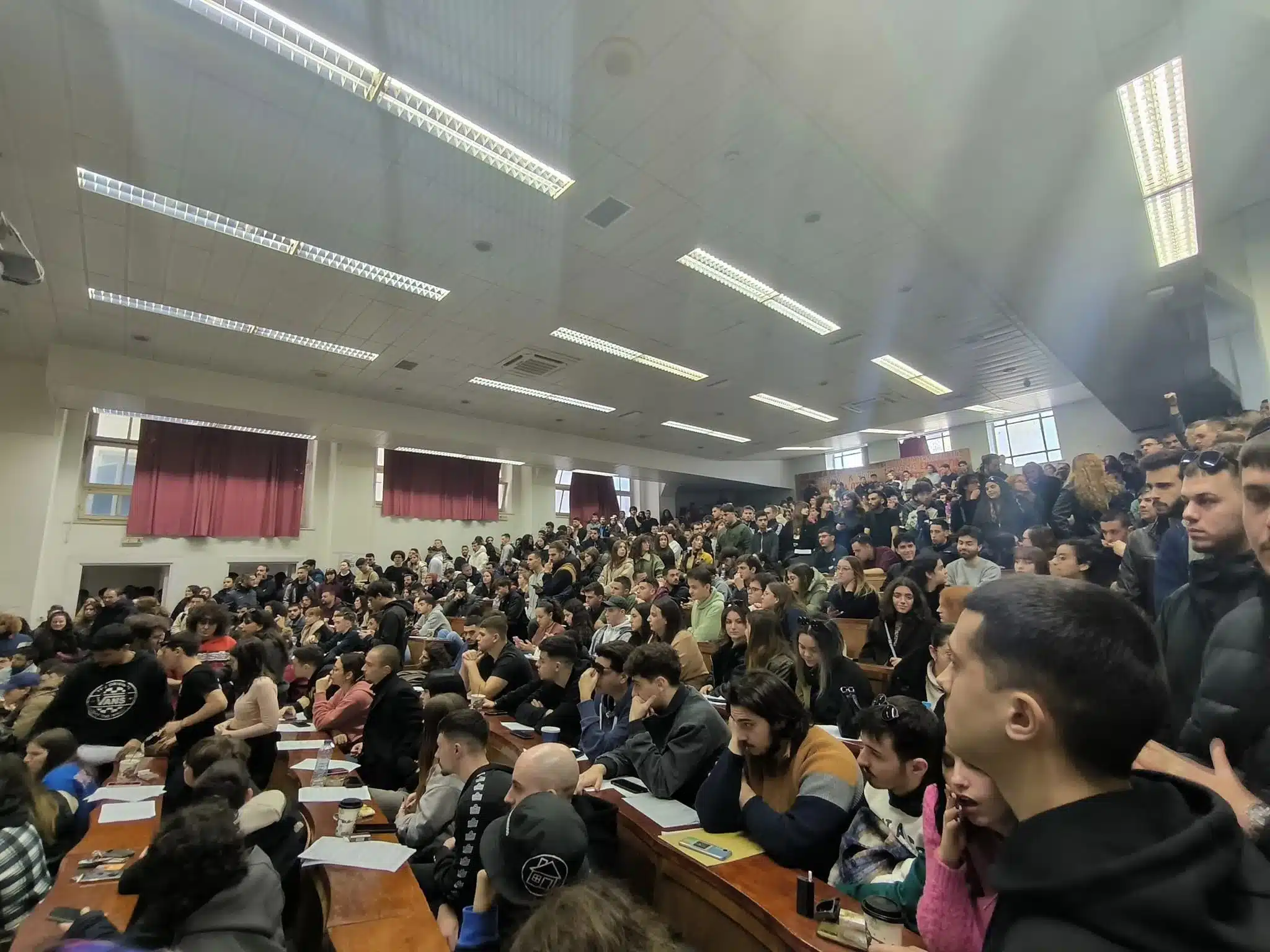 Πλημμυρίζουν οι συνελεύσεις των Φοιτητών – Τρία Αμφιθέατρα γέμισε η ΑΣΟΕ – Νέο Πανεκπαιδευτικό Συλλαλητήριο την Πέμπτη