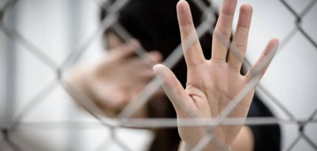 «Η βία στα σχολεία είναι δημιούργημα της κοινωνίας» — Ανακοίνωση της ΕΛΜΕ Κέρκυρας για τα φαινόμενα σχολικής βίας 14 σεξουαλικη κακ E-wall