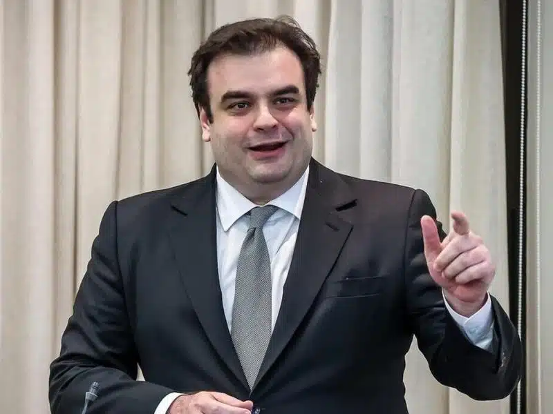 Τελεσίγραφο Πιερρακάκη: Ξεχάστε τα Δώρα στο Δημόσιο – Χωρίς 13ο και 14ο μισθό… γιατί «δεν βγαίνει ο λογαριασμός»