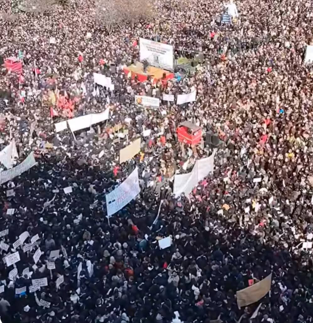 Χωρίς ιστορικό προηγούμενο το μεγαλειώδες συλλαλητήριο για τα Τέμπη