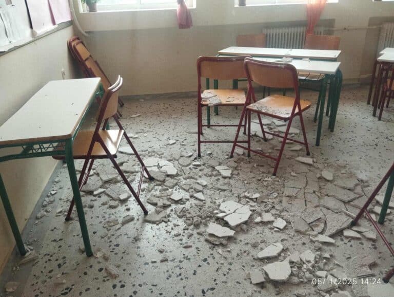 9 Σοβάδες έπεσαν σε σχολική αίθουσα στο Πόρτο Ράφτη – Τραυματισμοί μαθητών