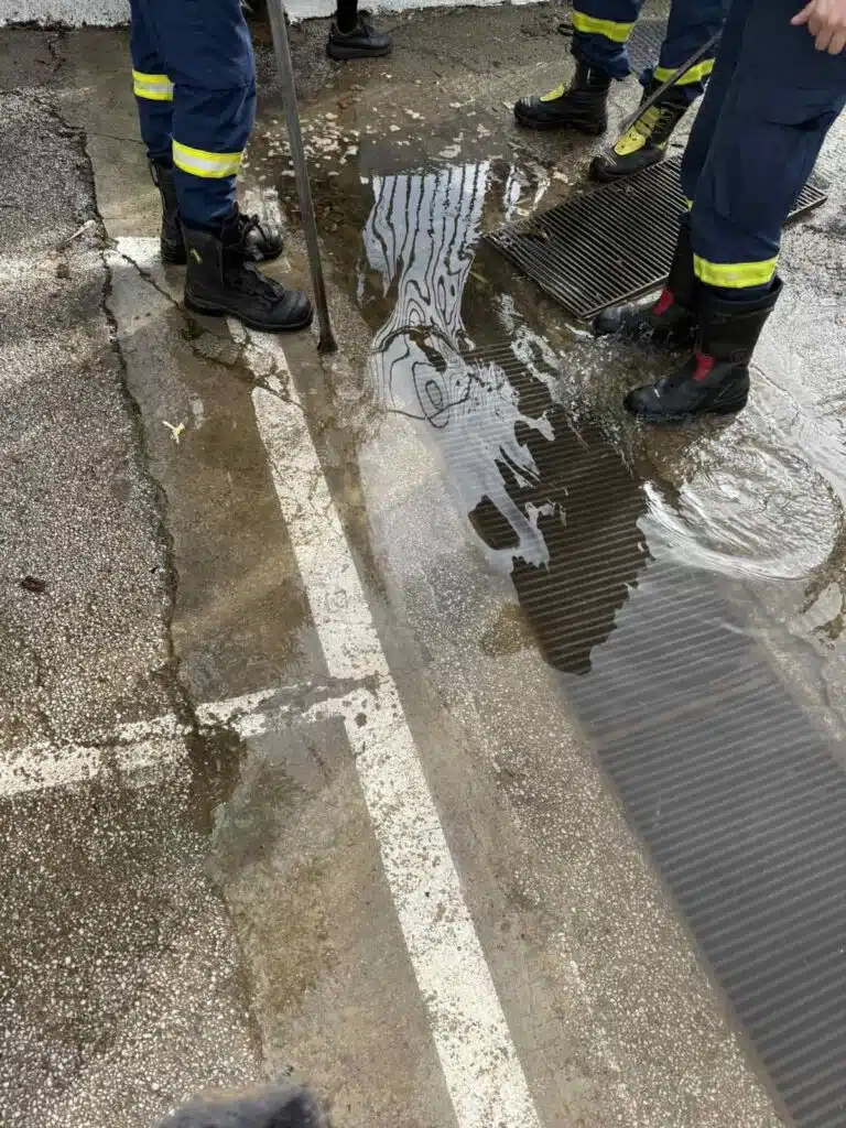 20 Ελλάδα 2.0: Όταν βρέχει στάζουν τα ταβάνια και πλημμυρίζουν τα υπόγεια στα σχολεία!