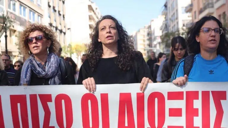 Χρύσα Χοτζόγλου: Επιστρέφει στο σχολείο της – «Το δίκιο και η αλληλεγγύη μπορούν να νικήσουν»